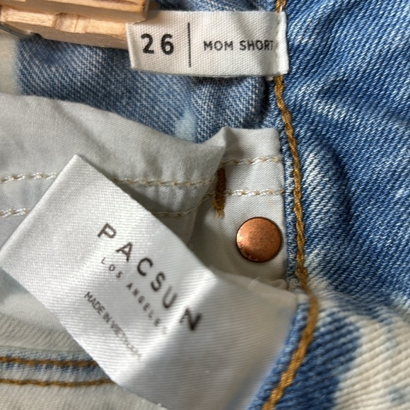 PacSun Cuffed Snowflake Bleach Mom Denim Shorts - Picture 6 of 7